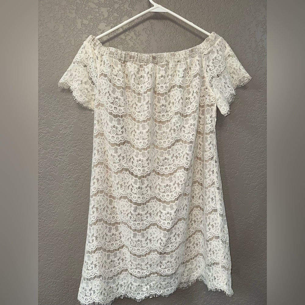 Elegant Off-Shoulder Lace Dress